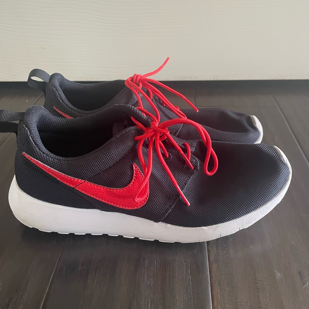 Barely Worn Nike Shoes